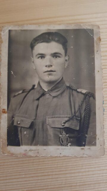 Veteran de război ajuns de curând la 100 de ani, condus cu onoruri militare pe ultimul drum