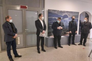 Expoziția de artă vizuală „The Moon Glows the Same” a artistului Roland Pangrati
