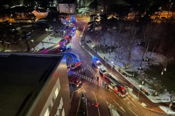 Incendiul izbucnit joi, puțin după miezul nopții, la Spitalul Județean de Urgență „Sf. Ioan cel Nou” Suceava, a necesitat evacuarea a 329 de pacienți dar, din fericire, nu s-au înregistrat victime