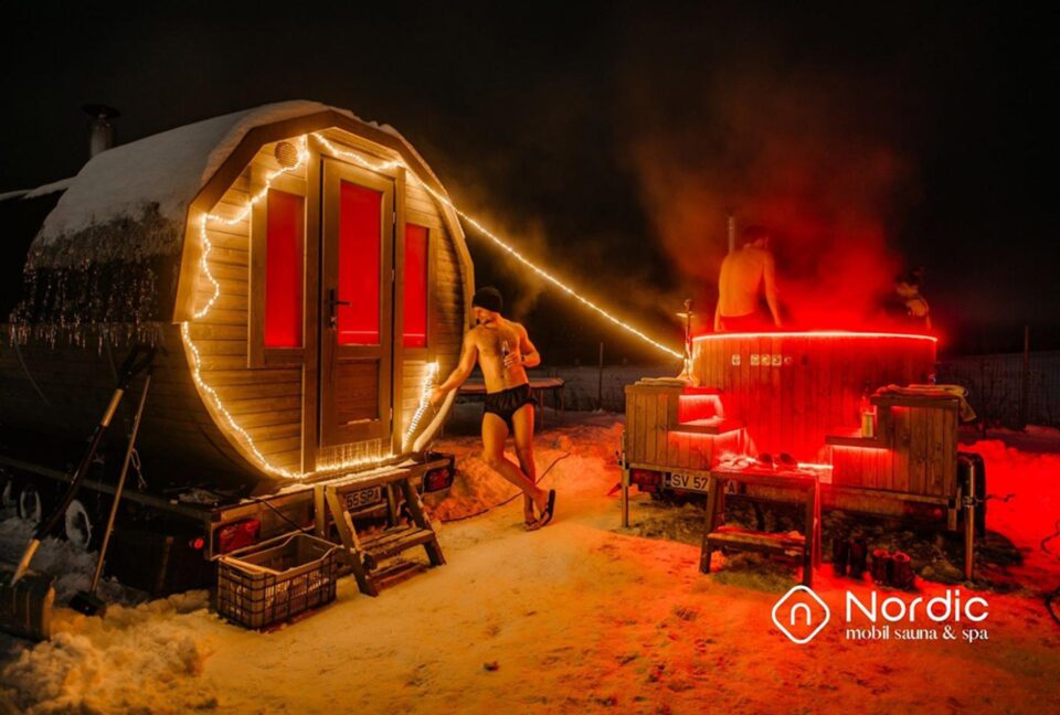 Saună și Ciubăr cu Hidromasaj la tine acasă, cu Nordic Mobil Sauna & Spa Saună și Ciubăr cu Hidromasaj la tine acasă, cu Nordic Mobil Sauna & Spa