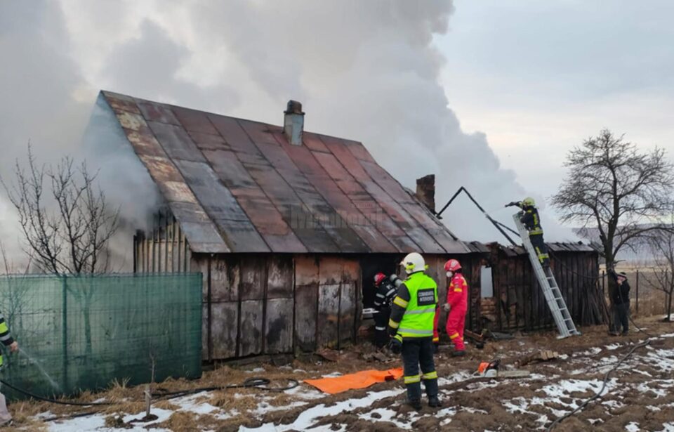 Un bărbat a murit ars de viu în propria casă