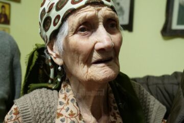 Fosta învățătoare Viorica Hogaș, sărbătorită la împlinirea vârstei de 107 ani