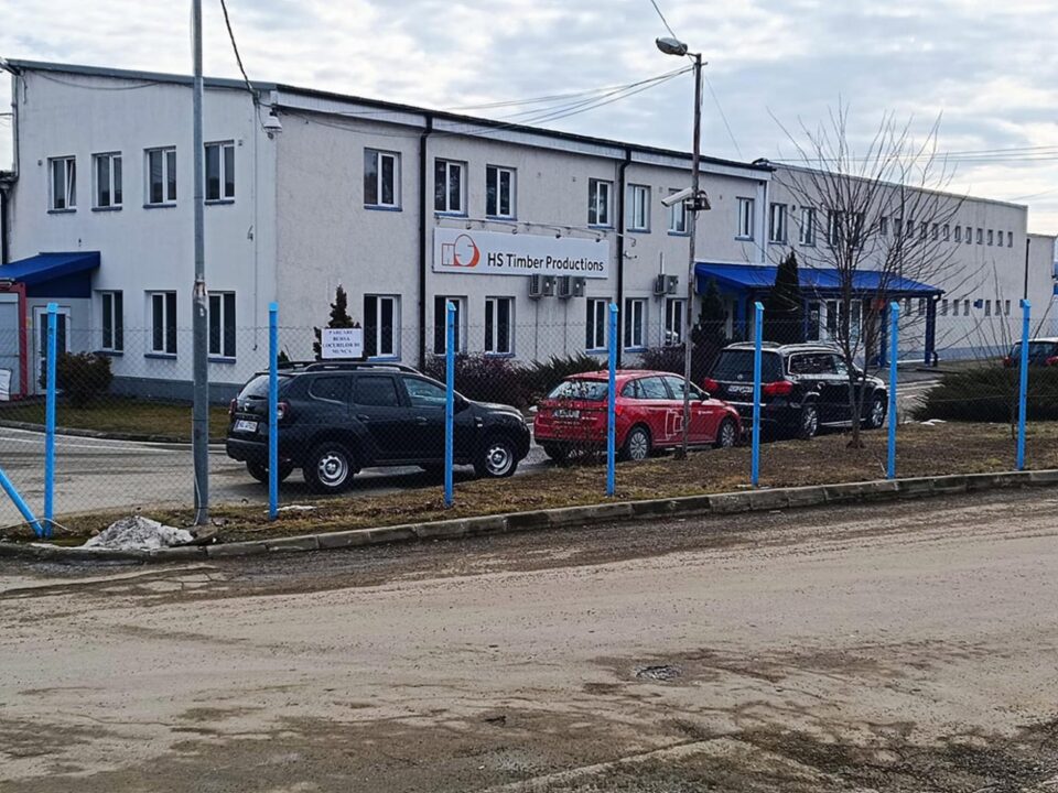 Bursa are loc joi și vineri, la sediul HS Timber Productions din Siret