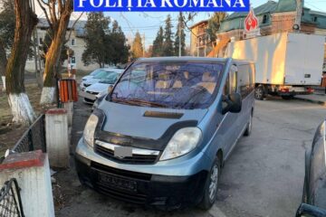 Două microbuze transportau elevi deși nu aveau licențe necesare