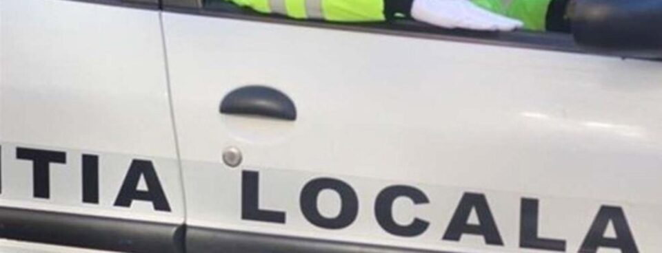 Echipaj de la Poliția Locală Fălticeni, cercetat penal după ce ar fi apostrofat o fată pe trecerea de pietoni Echipaj de la Poliția Locală Fălticeni, cercetat penal după ce ar fi apostrofat o fată pe trecerea de pietoni
