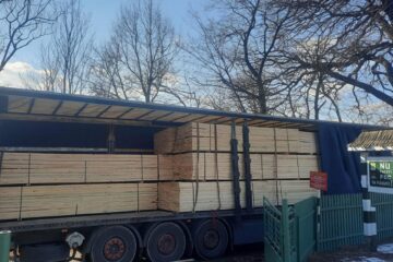 Camion de peste 35.000 de euro, încărcat cu cherestea de rășinoase, confiscat de Garda Forestieră Suceava