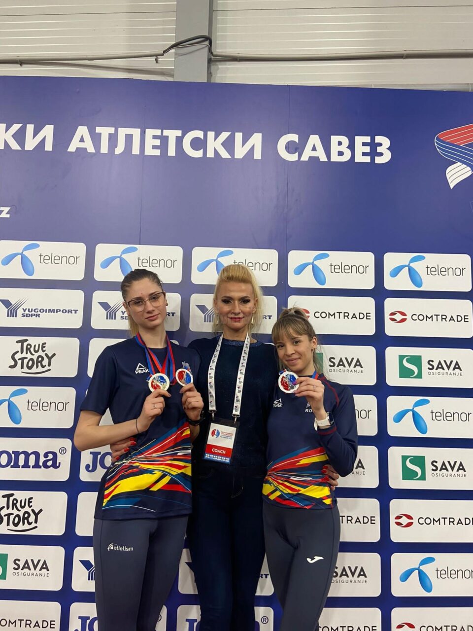 Antrenoarea Erzilia Timpau, alaturi de Talida Sfarghiu si Madalina Sirbu
