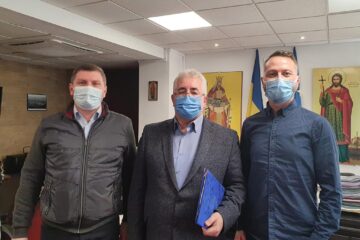 Primarul Ion Lungu a semnat contractul pentru realizarea documentației parcului fotovoltaic cu reprezentanții firmei SC 2 GMG Construct SRL Cluj-Napoca