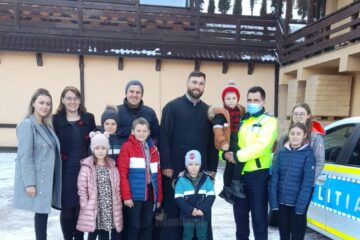 Tortul a venit cu mașina poliției pentru mezinul unei familii lovite de un incendiu devastator