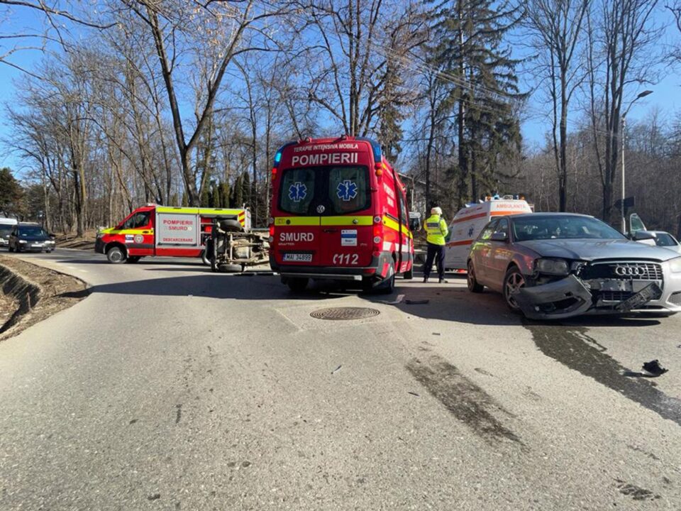 O mașină s-a răsturnat după un accident la Balada, la intrarea în Suceava
