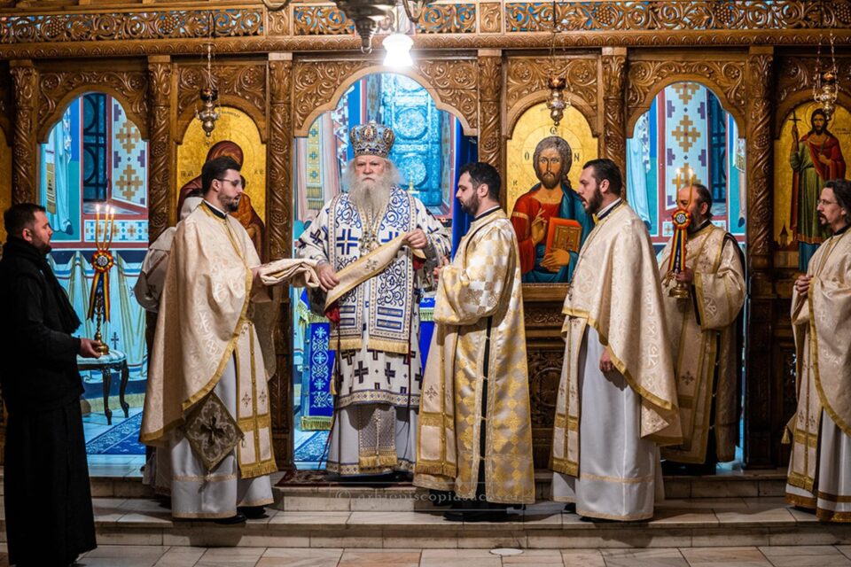 Liturghie arhierească în prima duminică a Triodului la Paraclisul Mănăstirii „Sfântul Ioan cel Nou” din Suceava Liturghie arhierească în prima duminică a Triodului la Paraclisul Mănăstirii „Sfântul Ioan cel Nou” din Suceava