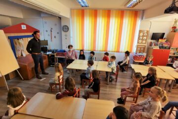 Ziua Lecturii, marcată cu citirea unor frumoase povești, pentru micuții Grădiniței cu Program Normal Obcini