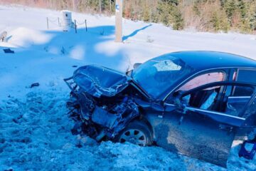 Cele două mașini implicate în accidentul de la Poiana Stampei
