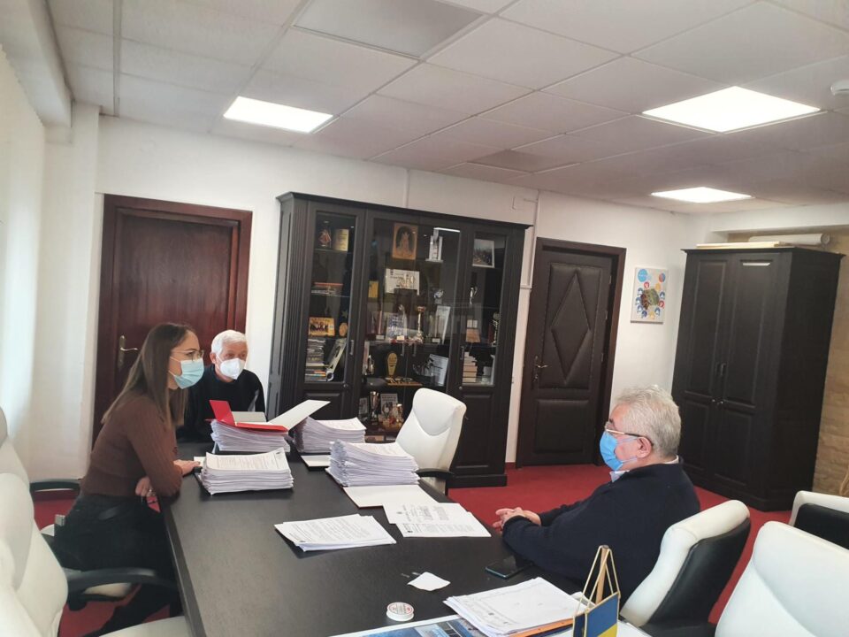 Primarul Ion Lungu, la discutii cu firmele care au contracte cu Delgaz Grid SA, pentru racordarea locuințe la gaz metan în Burdujeni sat