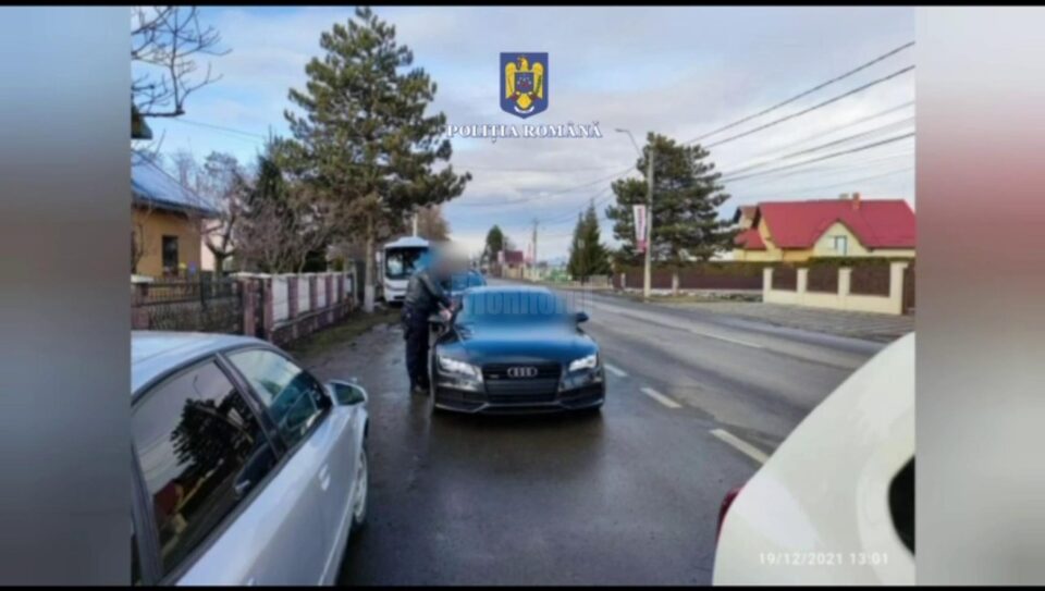 Polițiștii au ridicat numerele a 47 de mașini, majoritatea cu plăcuțe străine și fără asigurare