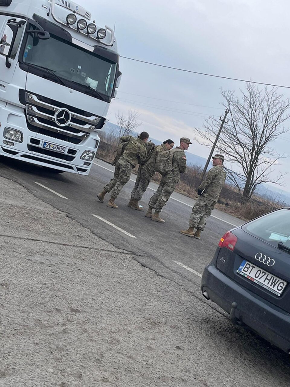 Militari americani veniți cu elicopterul la Vama Siret