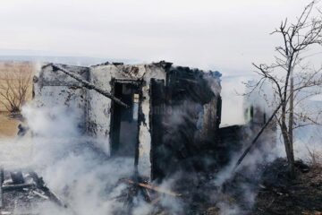 Anexa unei gospodării din Fântâna Mare a ars din cauza scânteilor zburate de la arderea unor resturi vegetale