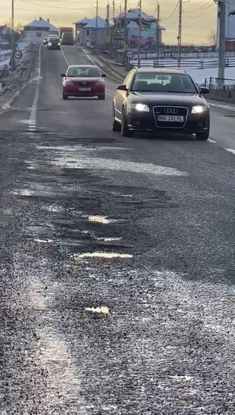 DN 17, spre Ardeal, plin de gropi și la Poiana Stampei