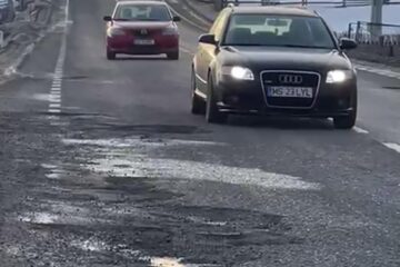 DN 17, spre Ardeal, plin de gropi și la Poiana Stampei