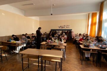 Proiectul „Să citim Biblia împreună!” a debutat, de Ziua Națională a Lecturii, la Colegiul Național „Petru Rareș” Suceava