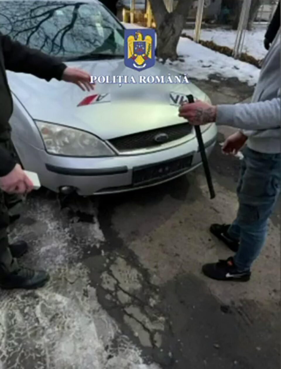 Polițiștii au ridicat numerele a 47 de mașini, majoritatea cu plăcuțe străine și fără asigurare