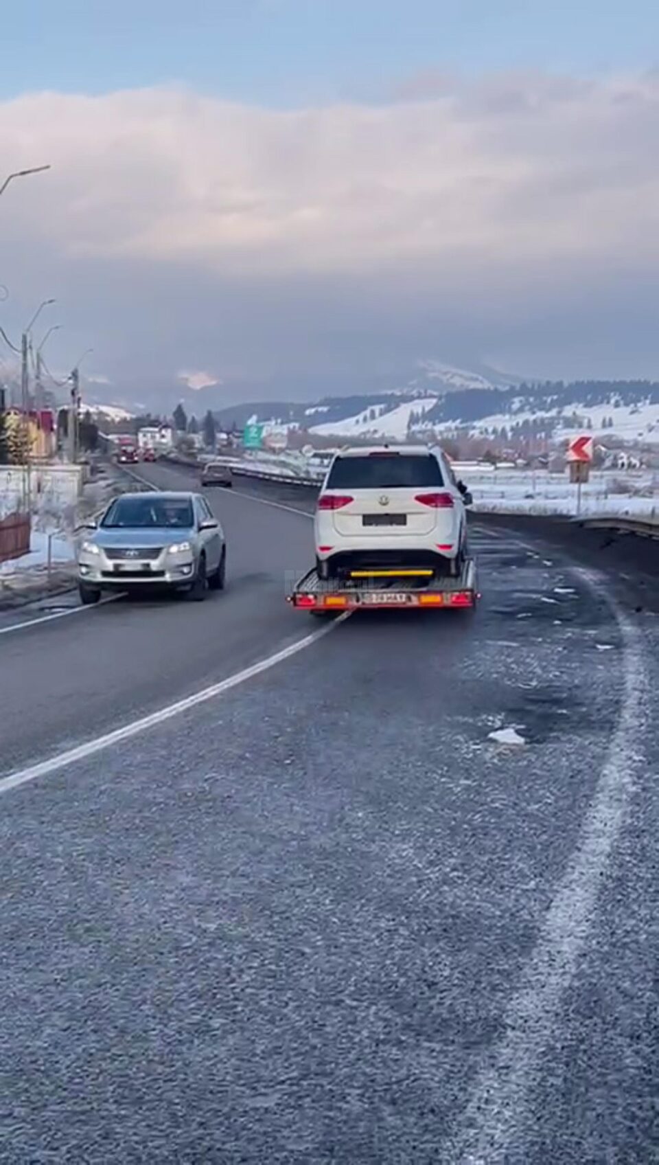 DN 17, spre Ardeal, plin de gropi și la Poiana Stampei, nu doar la Iacobeni