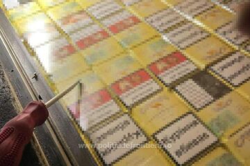 Țigări ascunse între scaune și un pat într-un microbuz care venea din Ucraina