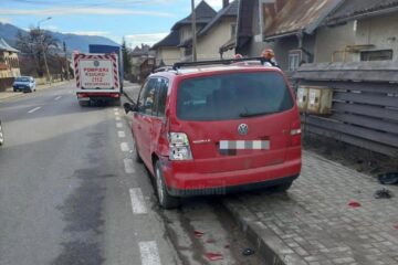 Accident între o autoutilitară și un autoturism, la Câmpulung