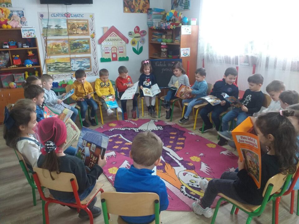 Proiectul ,,Cartea, prietena copiilor”, la Grădinița ,,Stejărelul” Cajvana