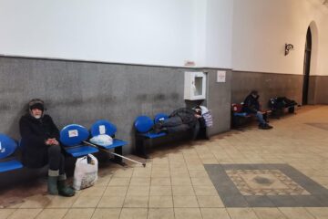 Astfel de imagini pot fi surprinse în fiecare seară în gara din Burdujeni