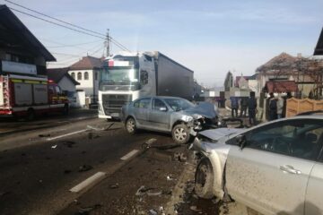 Două autoturisme și un tir, implicate într-un accident la Cornu Luncii