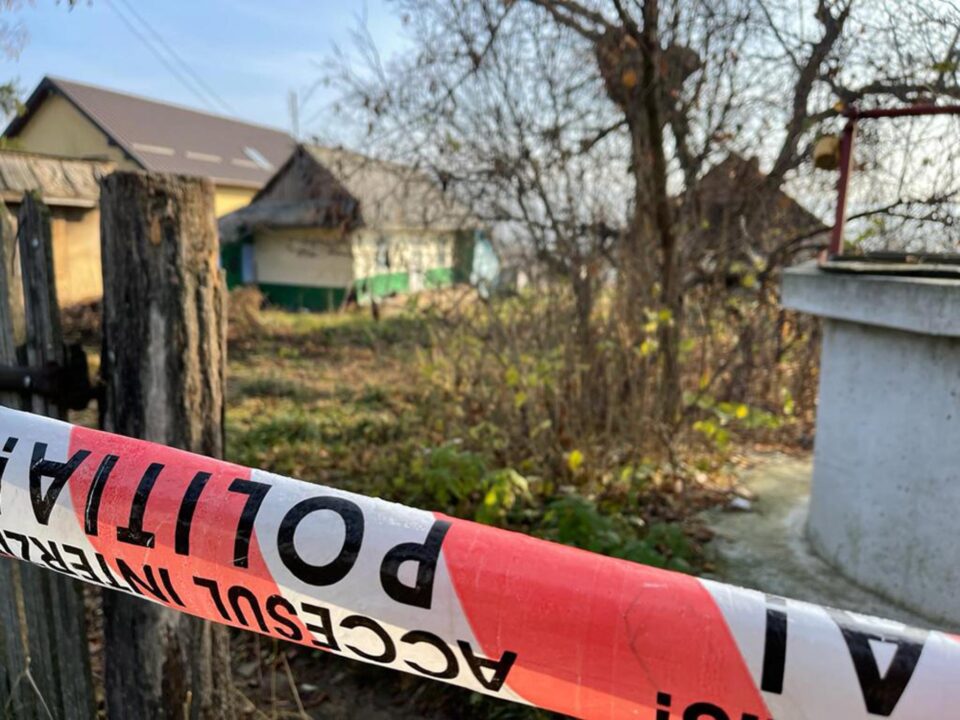 Polițiștii au reușit să-l prindă pe criminalul care a înfipt un cuțit în ochiul victimei, acum trei luni
