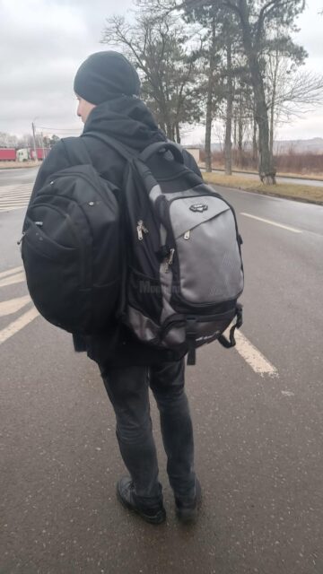 Sute de oameni din Ucraina au trecut dimineață frontiera la Siret, în România fugind din calea războiului 9