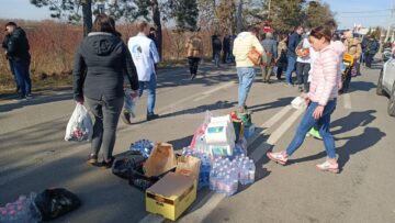 Dornici să scape de ororile războiului, în special pe cei dragi – copii, soții, părinți, mii de ucraineni au făcut tot posibilul să ajungă la frontieră, să traverseze în România 9