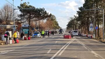 Solidaritatea sucevenilor în Vama Siret – autocare și mâncare pentru refugiați