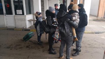 Oamenii fug din calea războiului