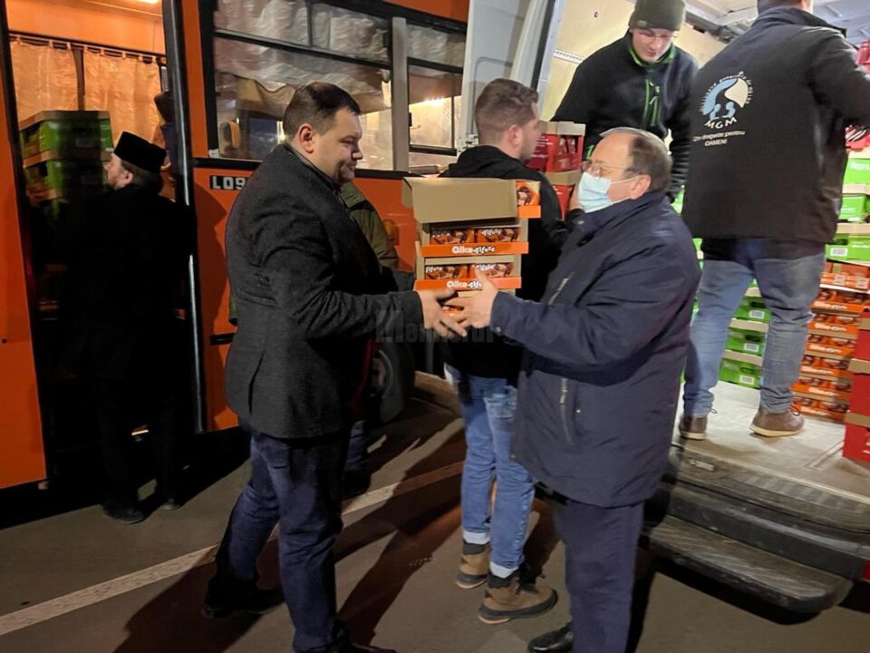 Gheorghe Flutur a pus umărul la transferarea de alimente și bunuri refugiaților care așteaptă de zeci de ore la graniță pentru a intra în România