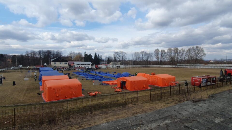 ISU Suceava a montat tabăra mobilă de refugiați din Siret care poate găzdui peste 200 de persoane