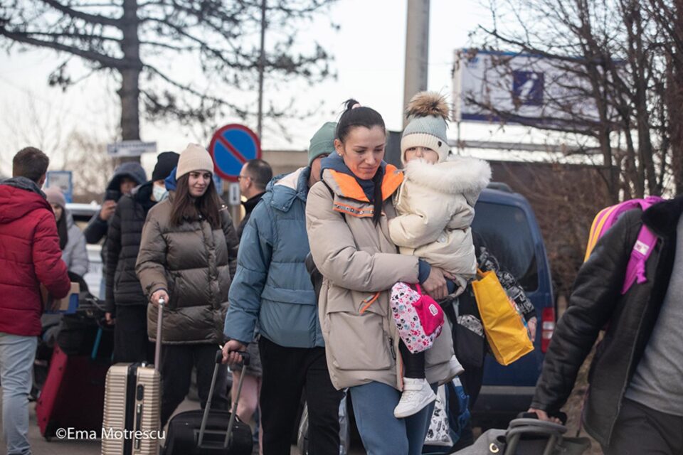 Pe lângă ajutorul umanitar care va fi trimis la Cernăuți, o linie telefonică directă pentru cei care vor să ajute refugiații, inclusiv cu cazare, este deschisă la Primăria Suceava. Foto: Ema Motrescu