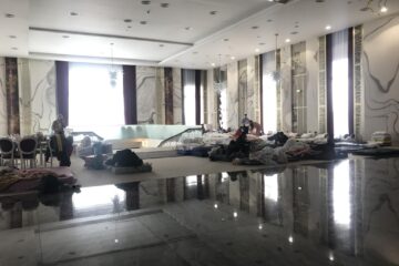 Un salon de lux pentru nunți din Suceava, al hotelului Mandachi, a fost transformat în adăpost pentru refugiații din Ucraina