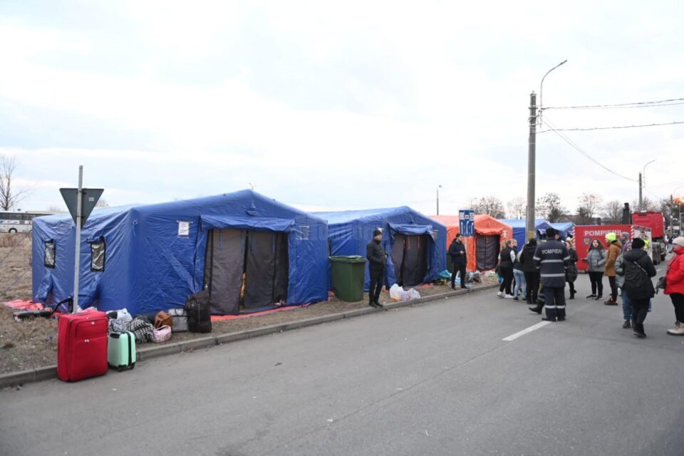Autoritățile sucevene fac ordine în gestionarea fluxului de emigranți din Ucraina prin operaționalizarea unui punct de comandă în vama Siret