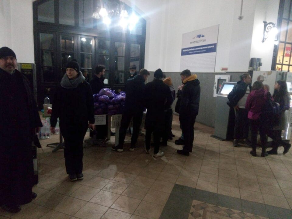 Arhiepiscopia Sucevei și Rădăuților asigură permanență în Gara Burdujeni din municipiul Suceava pentru refugiații din Ucraina Arhiepiscopia Sucevei și Rădăuților asigură permanență în Gara Burdujeni din municipiul Suceava pentru refugiații din Ucraina