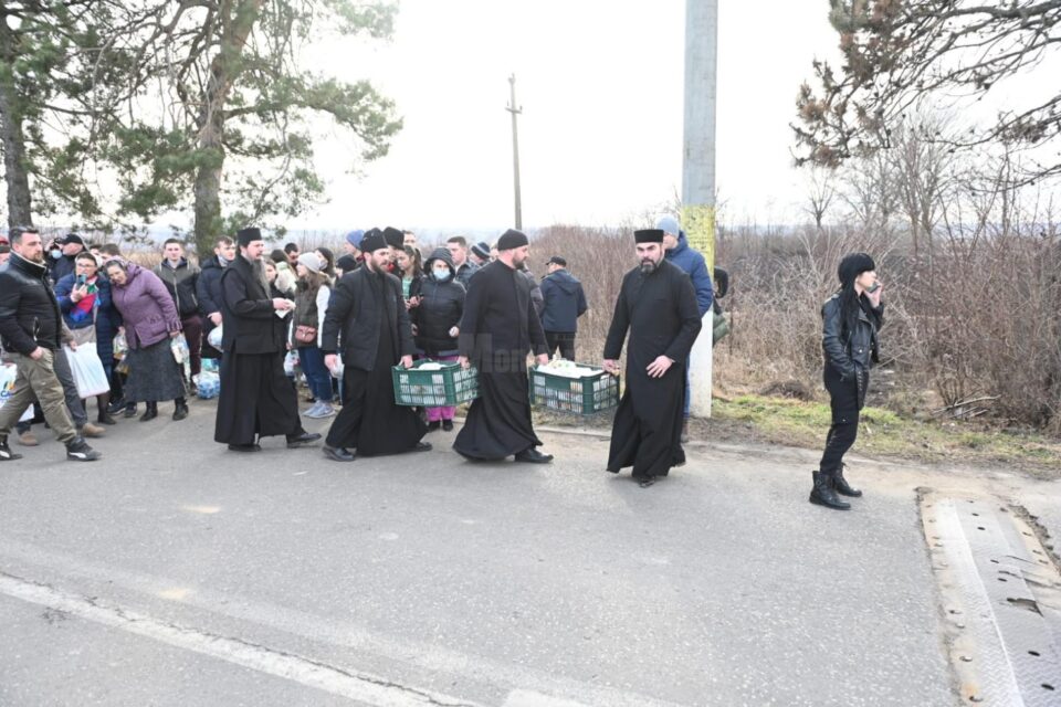 Arhiepiscopia Sucevei și Rădăuților caută în permanență să sporească ajutorul acordat cetățenilor ucraineni care se refugiază la noi în țară