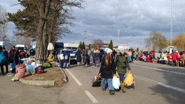 Sutele de refugiați, la adăpost în zona corturilor din Siret