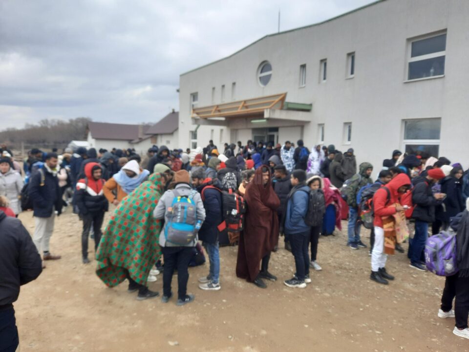 Peste 500 de studenți indieni, cazați în sala de sport de la Milișăuți