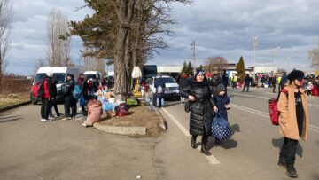 Sutele de refugiați, la adăpost în zona corturilor din Siret