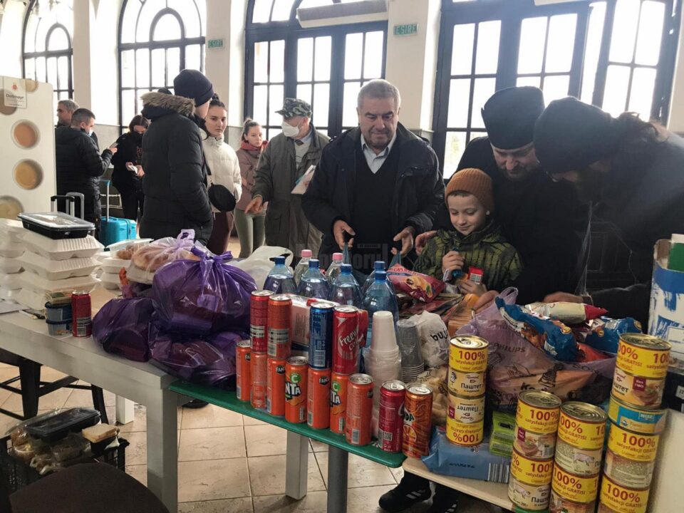 Zeci de voluntari din cadrul Asociației Studenților Creștini-Ortodocși - Filiala Suceava, în sprijinul refugiaților