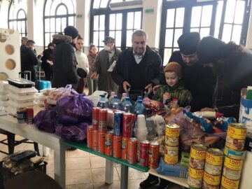 Zeci de voluntari din cadrul Asociației Studenților Creștini-Ortodocși - Filiala Suceava, în sprijinul refugiaților