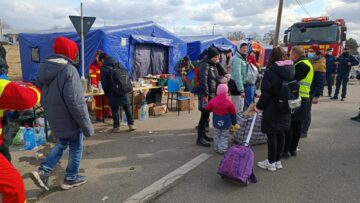 Sutele de refugiați, la adăpost în zona corturilor din Siret