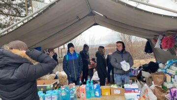 Zeci de voluntari din cadrul Asociației Studenților Creștini-Ortodocși - Filiala Suceava, în sprijinul refugiaților